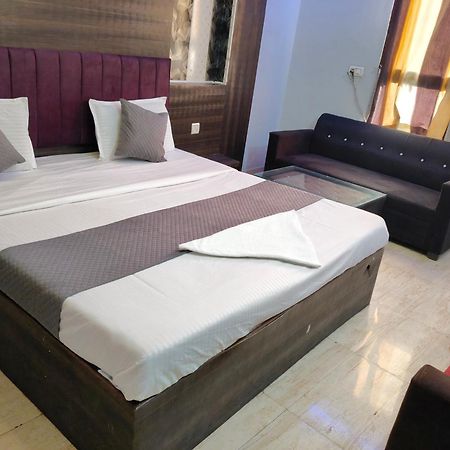 Hotel Park Avenue Лакхнау Экстерьер фото