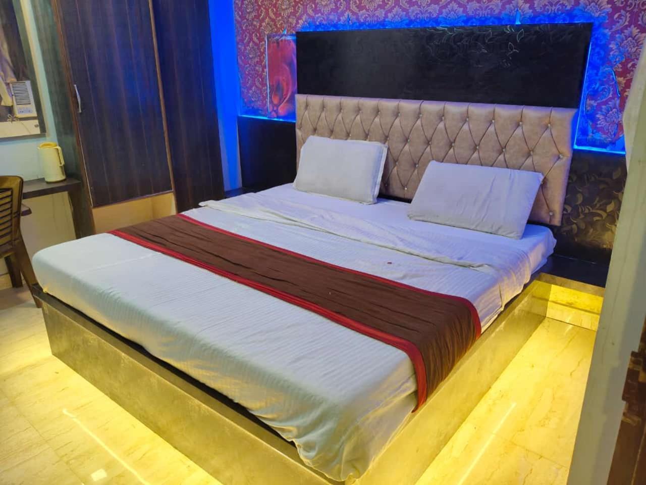 Hotel Park Avenue Лакхнау Экстерьер фото